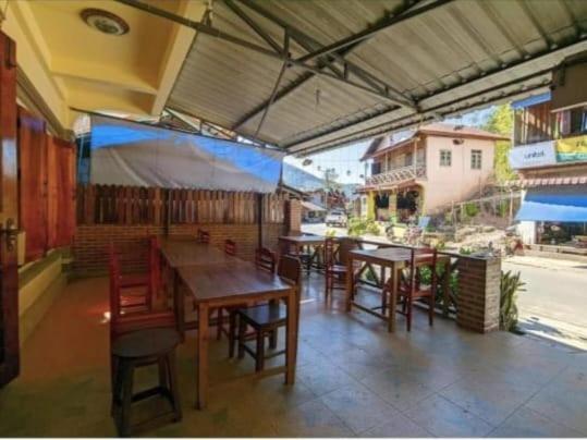 Thip Phavanh Guesthouse Muang Pakbèng Esterno foto