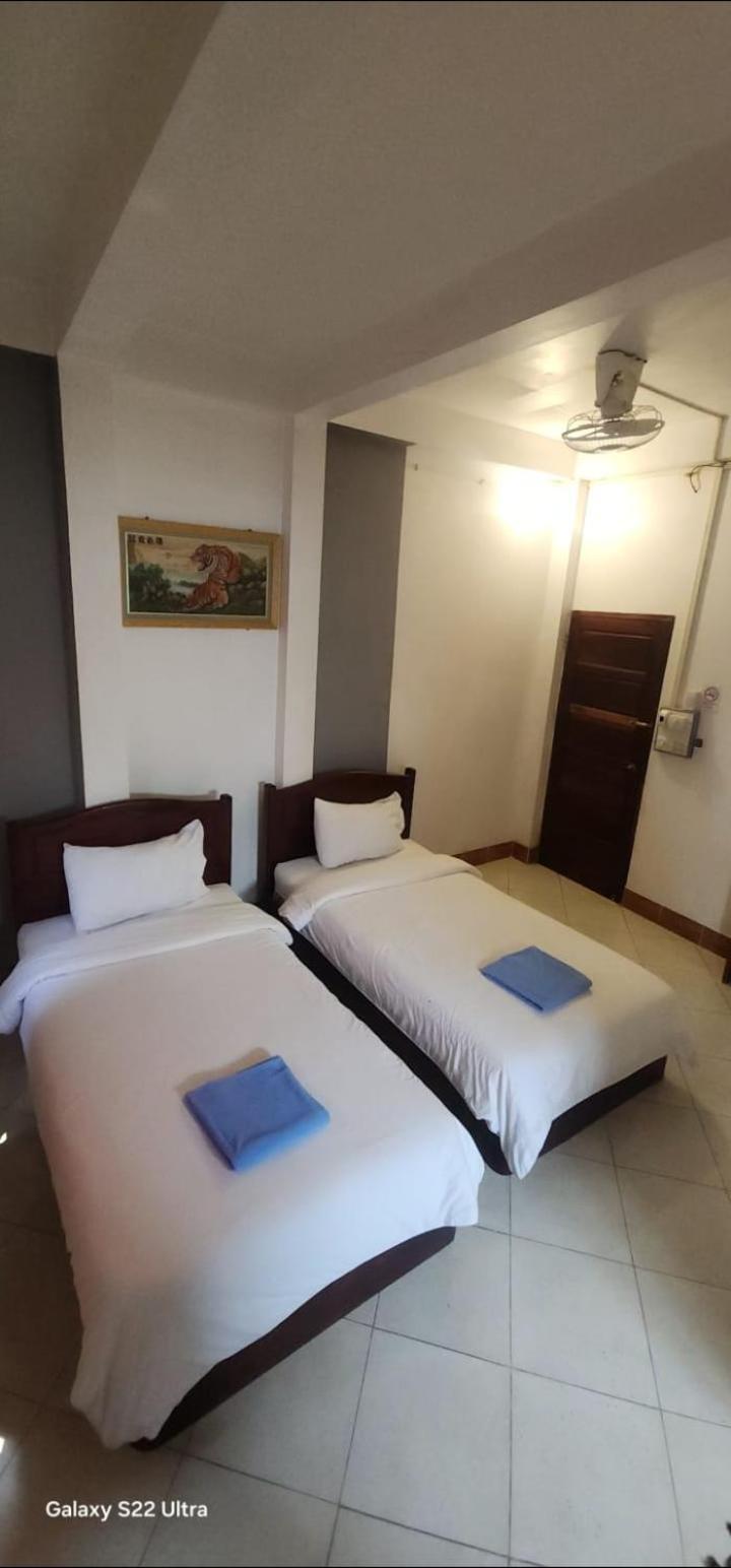 Thip Phavanh Guesthouse Muang Pakbèng Esterno foto